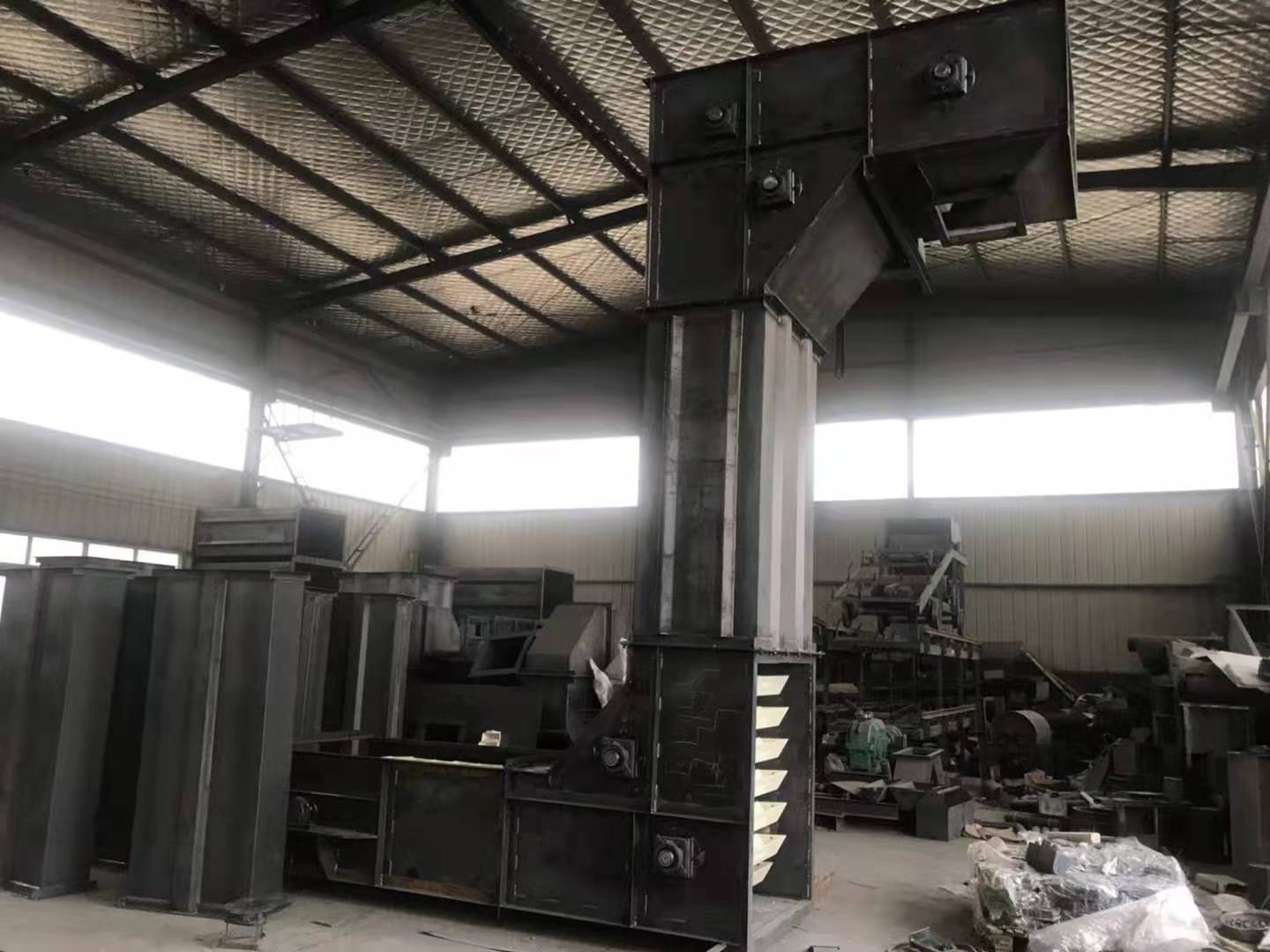 Z型翻斗式提升機